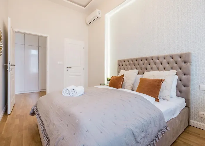 Apartament Synagogue Skyline View Walk To Deak & Fashion St Budapesta