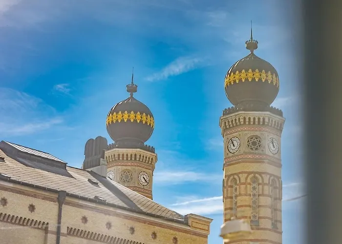 Synagogue Skyline View Walk To Deak & Fashion St Budapeşte